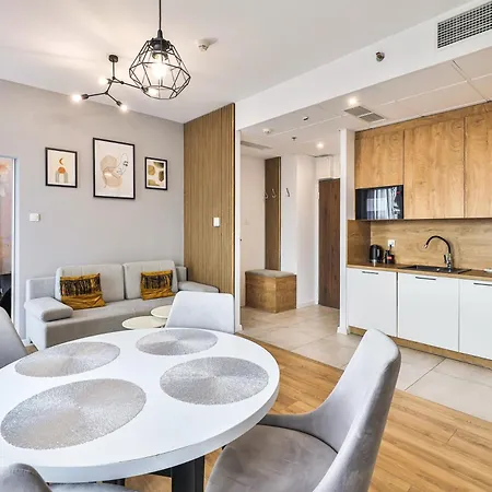 Wola Tower Deluxe Separate Bedroom With Free Garage - By Perfect Apart Warsaw Exterior photo