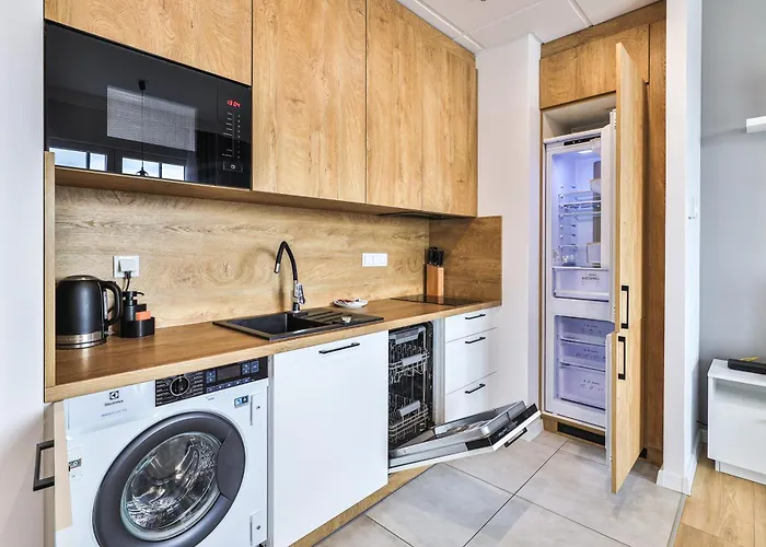 Wola Tower Deluxe Separate Bedroom With Free Garage - By Perfect Apart