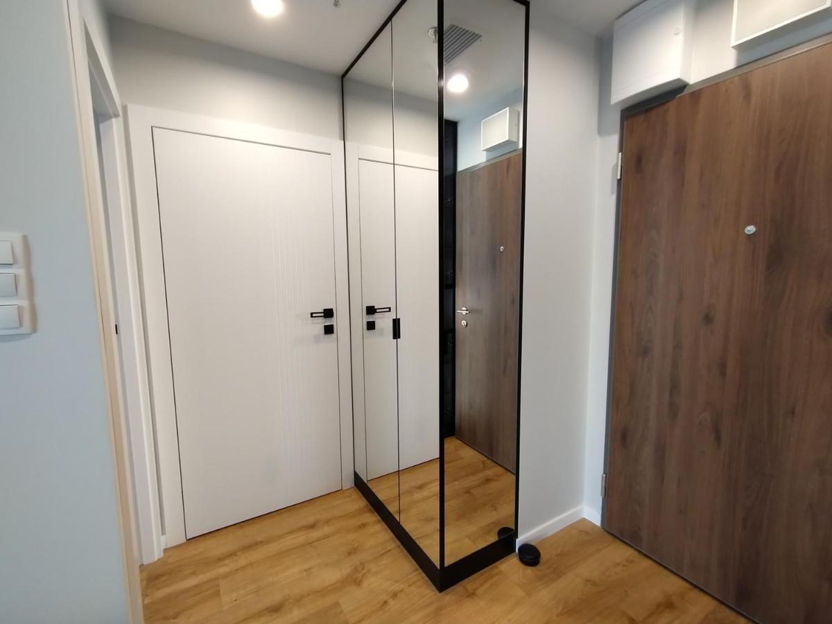 Apartament Wola Tower Deluxe Separate Bedroom With Free Garage - By Perfect