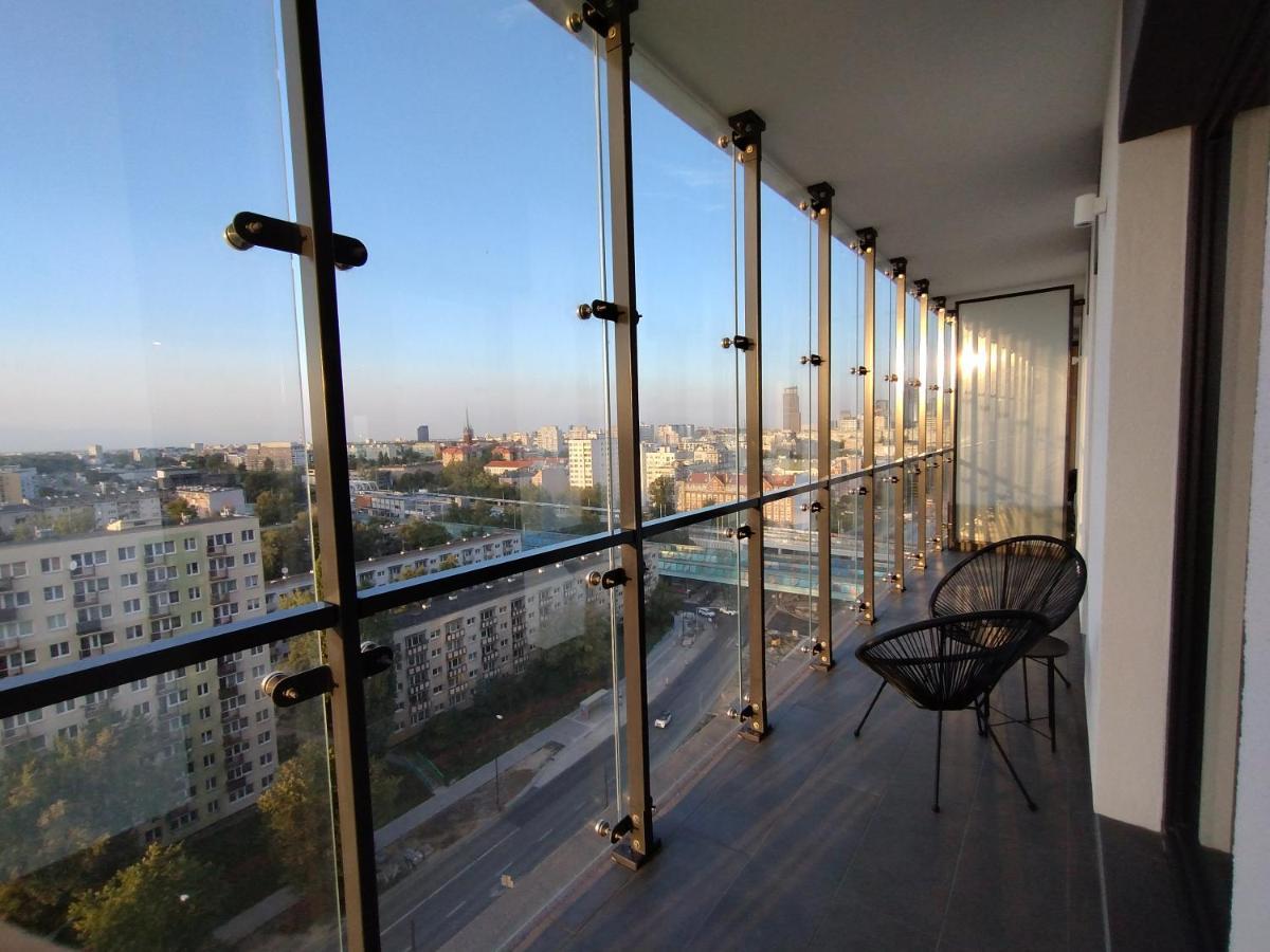 Wola Tower Deluxe Separate Bedroom With Free Garage - By Perfect Apartament