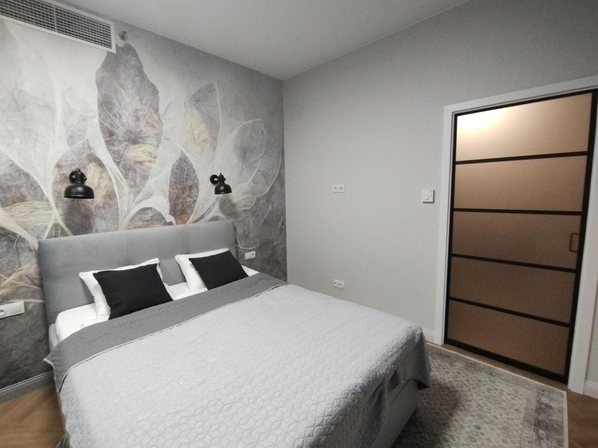 Wola Tower Deluxe Separate Bedroom With Free Garage - By Perfect Warschau