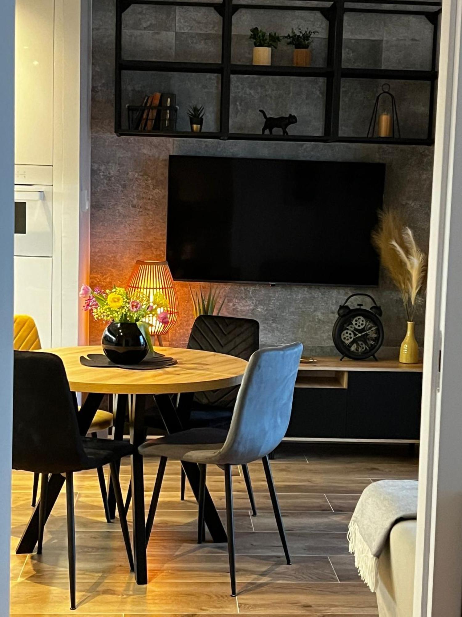 Apartment Wola Tower Deluxe Separate Bedroom With Free Garage - By Perfect Warschau