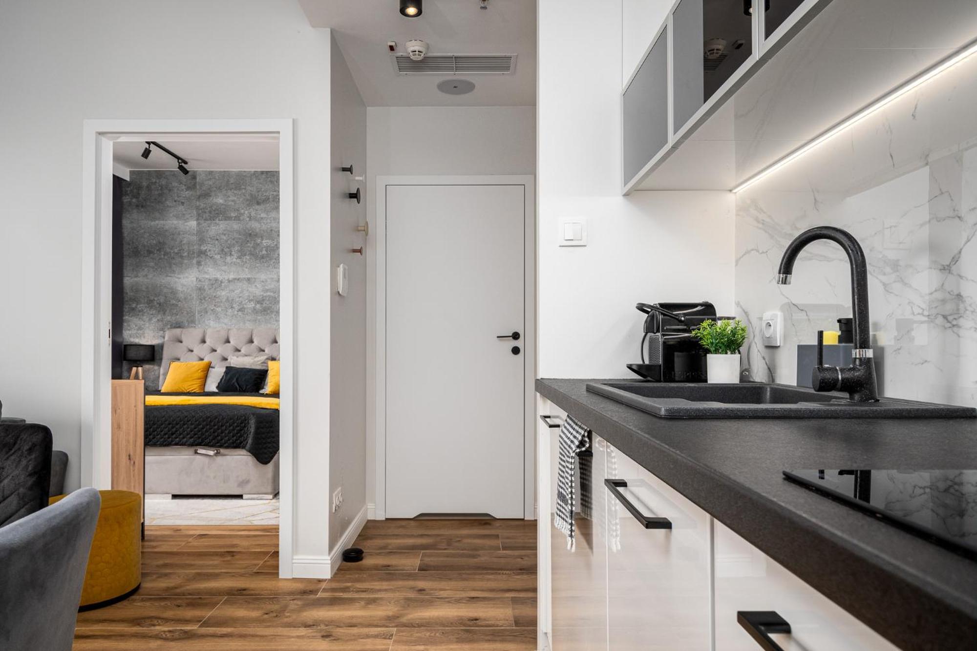 Apartment Wola Tower Deluxe Separate Bedroom With Free Garage - By Perfect Warschau