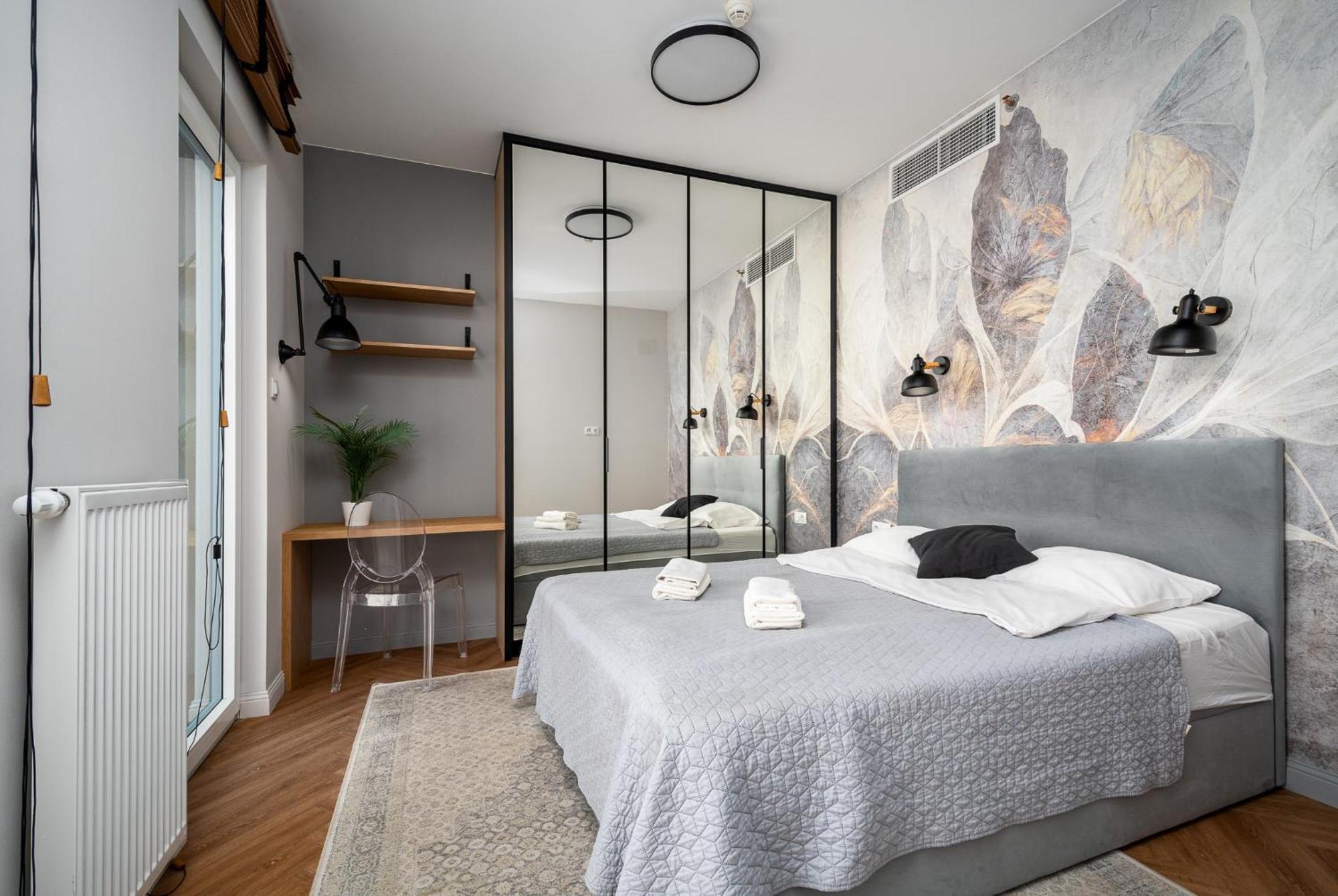 Wola Tower Deluxe Separate Bedroom With Free Garage - By Perfect Warschau