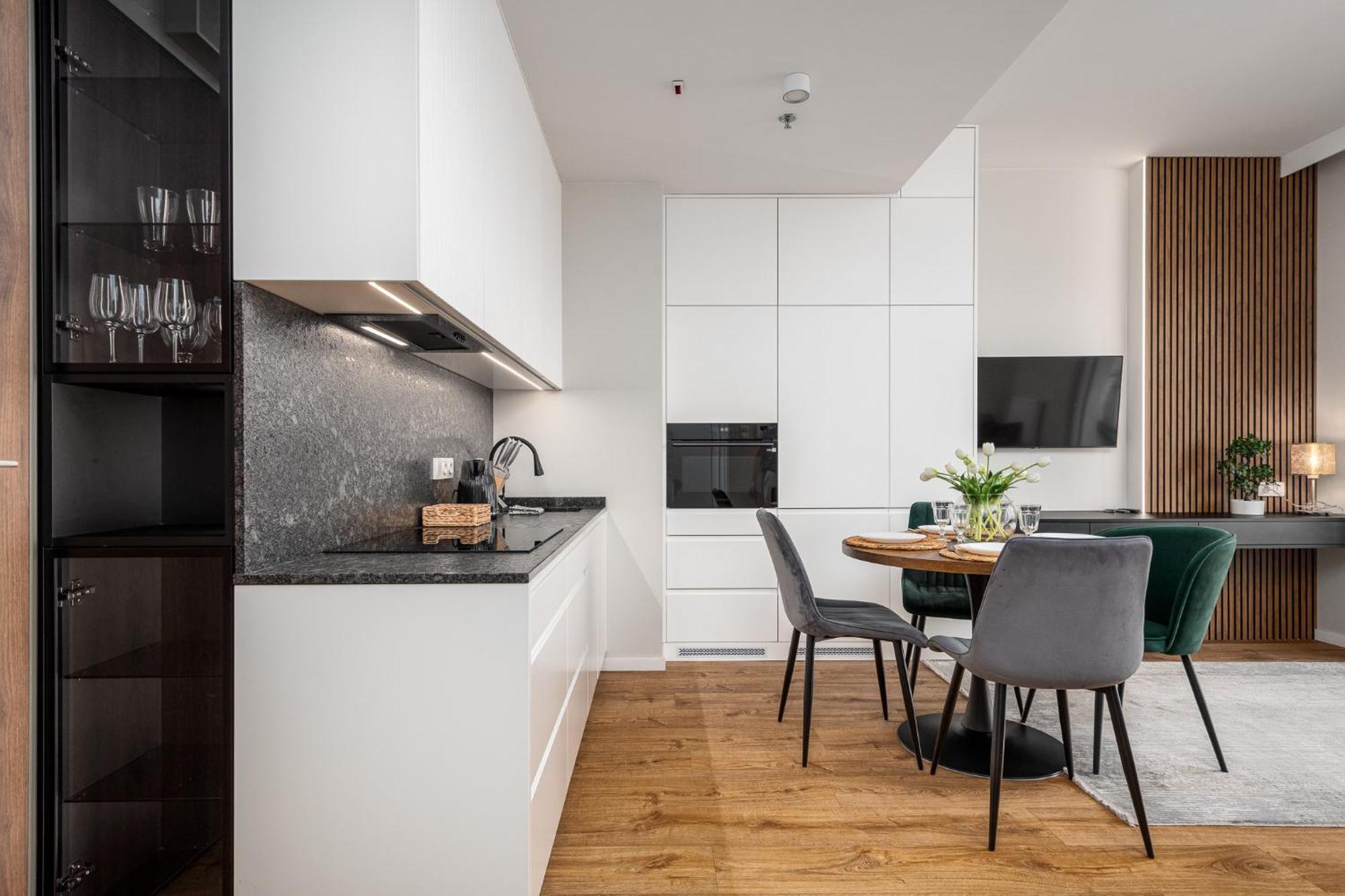 Wola Tower Deluxe Separate Bedroom With Free Garage - By Perfect Apartment Warschau