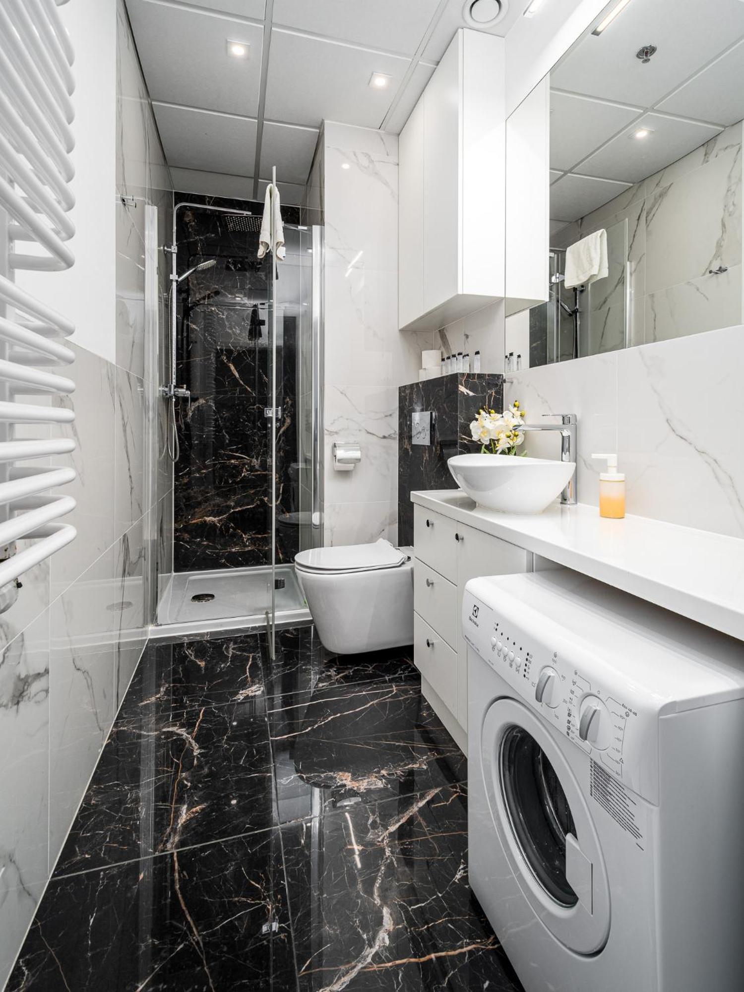 Wola Tower Deluxe Separate Bedroom With Free Garage - By Perfect Apartment Warschau