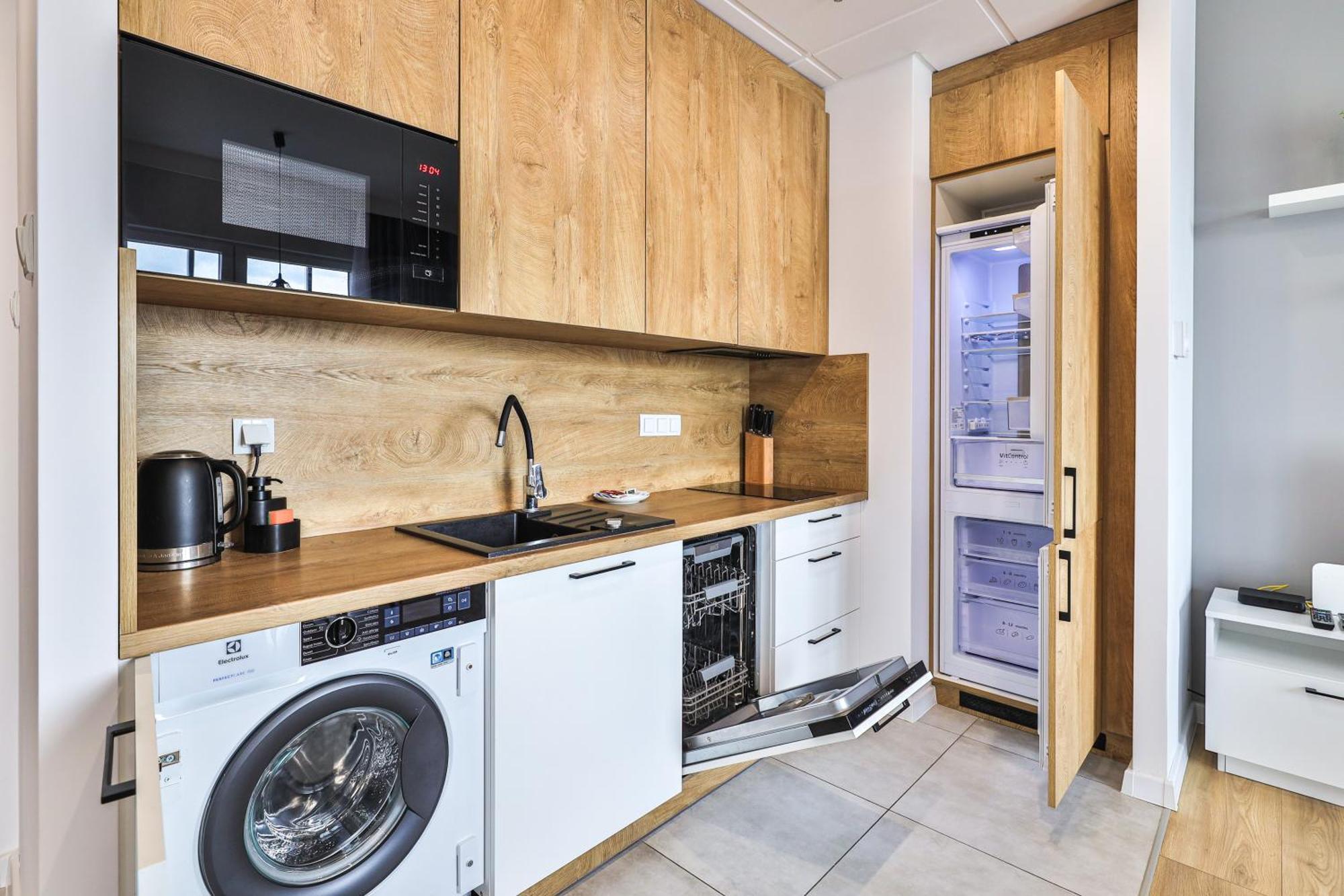 Apartment Wola Tower Deluxe Separate Bedroom With Free Garage - By Perfect