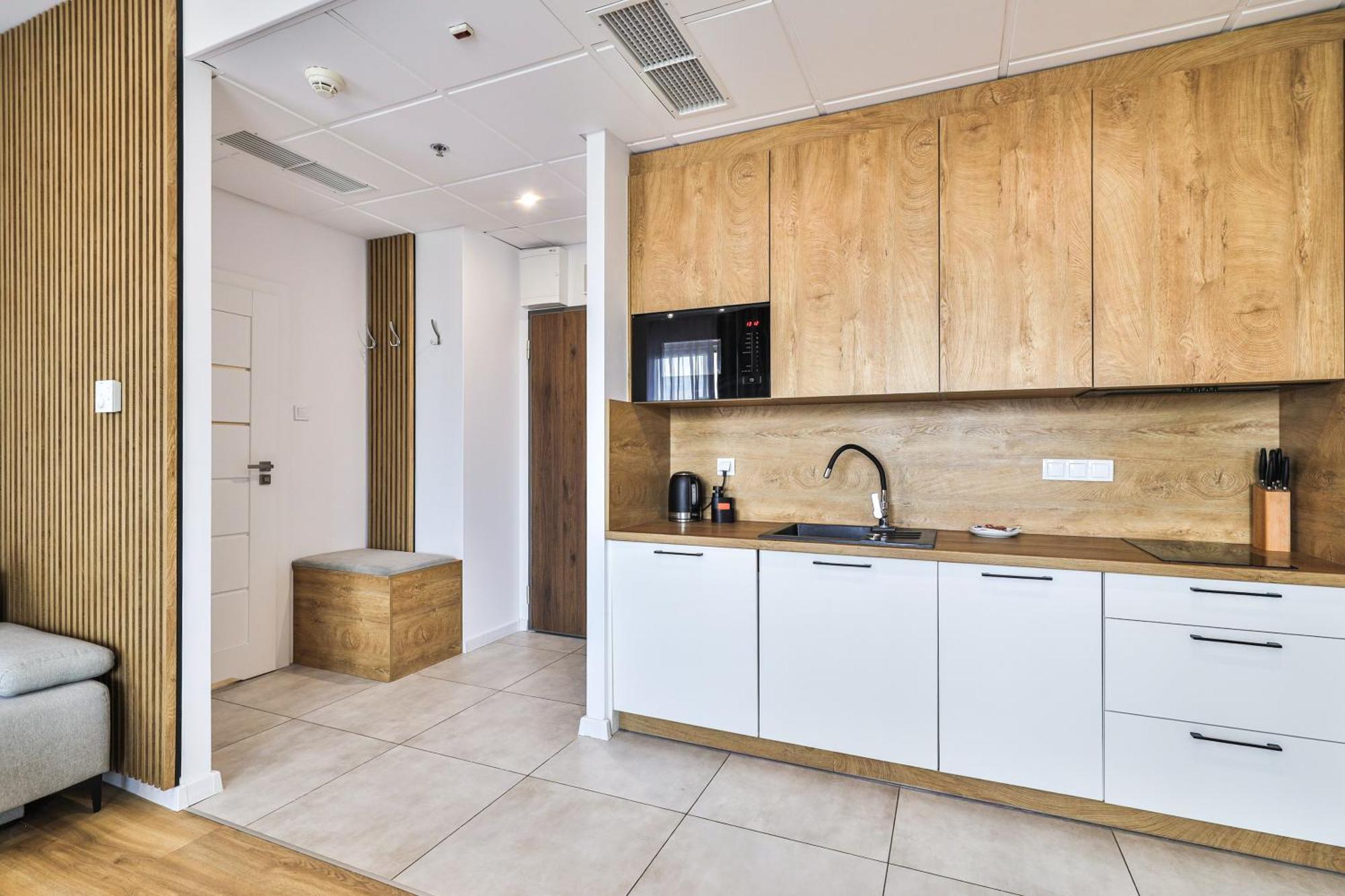 Wola Tower Deluxe Separate Bedroom With Free Garage - By Perfect Warschau